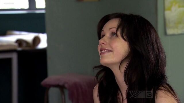 Brooke Williams Nude - Outrageous Fortune (2010) s06e13