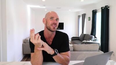 ДЖОННИ СИНС - РУКОВОДСТВО ПО СЕКСУ: РАЗМЕР ПРОТИВ ВЫНОСЛИВОСТИ!?