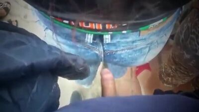 Con la verga afuera arrimon a colegiala