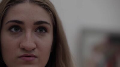 Девушки в грязных трусах устроили перфоманс в Третьяковке