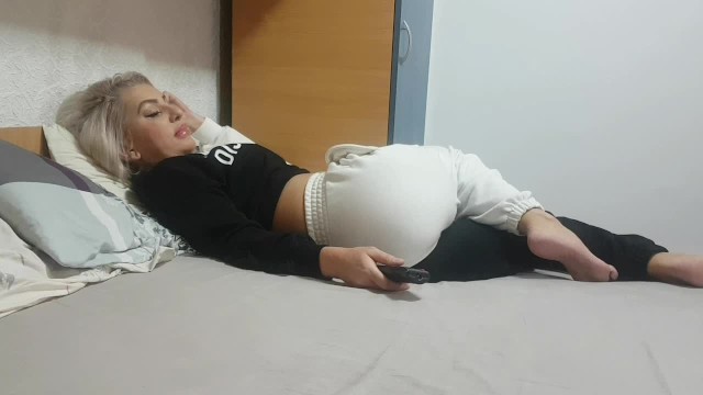Пасынок заходит в мою комнату и... смотрите, что происходит