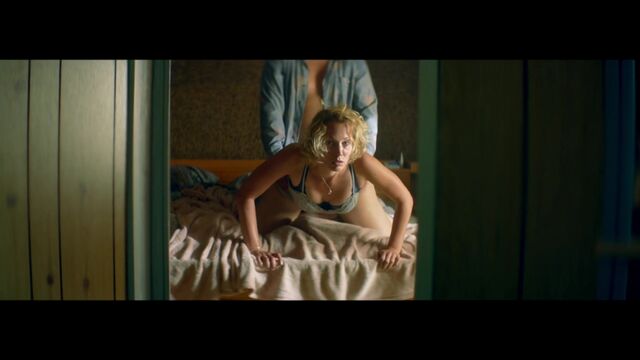 Bo Maerten, Maartje van de Wetering Nude - Ron Goossens, Low Budget Stuntman (2017) Бо Маертен, Мартье ван де Ветеринг