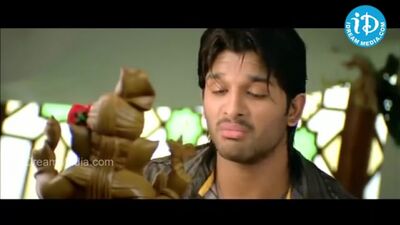Allu Arjun Entrance Scene in Desamuduru Movie