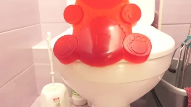ЖЕЛЕЙНЫЙ МЕДВЕДЬ ВАЛЕРА ГОВОРИТ ПРО ФОНДЮ. Познаватель Видео)