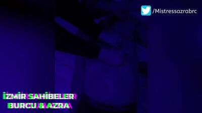 Sahibe Burcu ve Azra Kölesini AYAK DELİSİ yapıyor #sahibe #mistress #köle #slave #feet #foot #ayak #bdsm