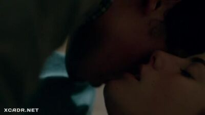 Кая Скоделарио(Kaya Scodelario) голая грудь секс в сериале Молокососы(2015,Англия)