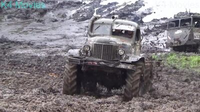 Мега гонки на грузовиках по грязи !!!