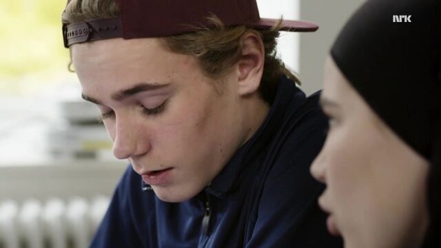 Skam.Стыд. [3 сезон/7 серия «Так ты гей?»]