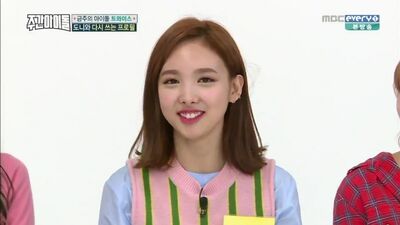 · Other · 161026 · Наён из TWICE говорит об OH MY GIRL танцует под "Windy Day", "Liar Liar", "Closer" на MBC "Weekly Idol" ·