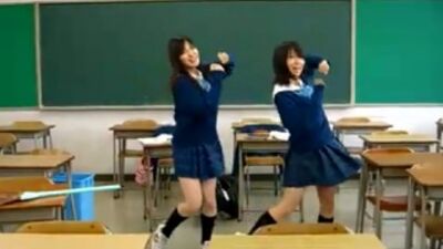Японки танцуют/Japanese women dancing/踊る日本人女性
