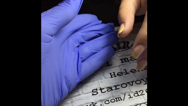 Носка. Желтый френч с омбре на одном ноготке