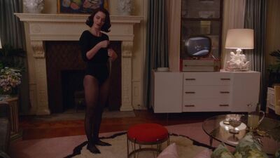 Rachel Brosnahan Sexy - The Marvelous Mrs. Maisel (2017) s01e01 (1080p)