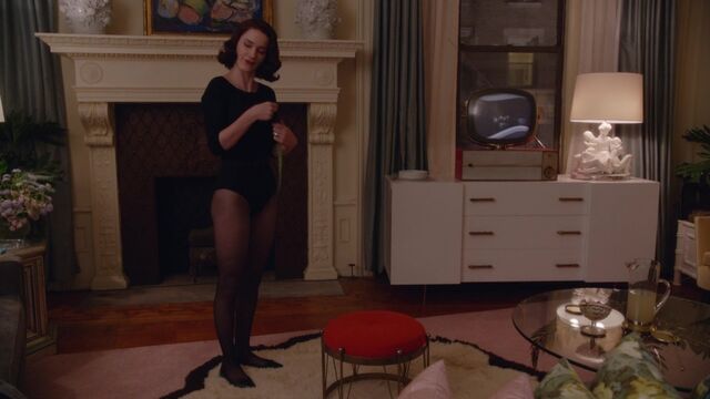 Rachel Brosnahan Sexy - The Marvelous Mrs. Maisel (2017) s01e01 (1080p)