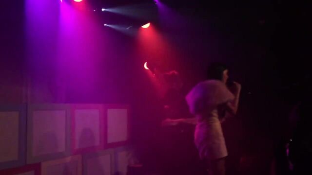 Melanie Martinez - Gingerbread Man (Live in Paris)