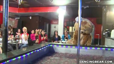 Dancing_bear_blowjob_party_at_the_stripper_club_720p
