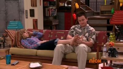Jennette_McCurdy_Foot_Massage