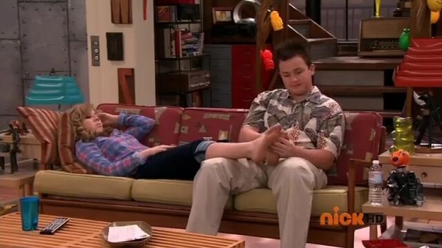 Jennette_McCurdy_Foot_Massage