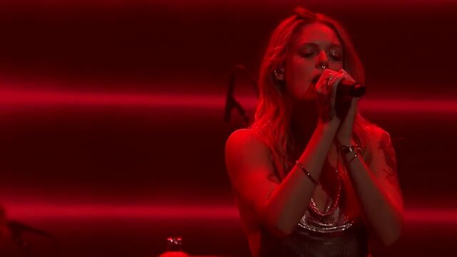 Tove Lo - Disco Tits (live on The Tonight Show Starring Jimmy Fallon)
