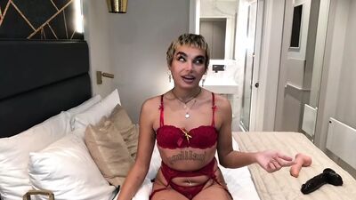 Angel Jules X - чешская Femboy принимает 13-дюймовый хуй со спермой