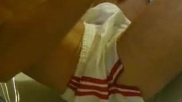 В Adidas нейлон в атласном коротком белом с красными полосками (мокрая)