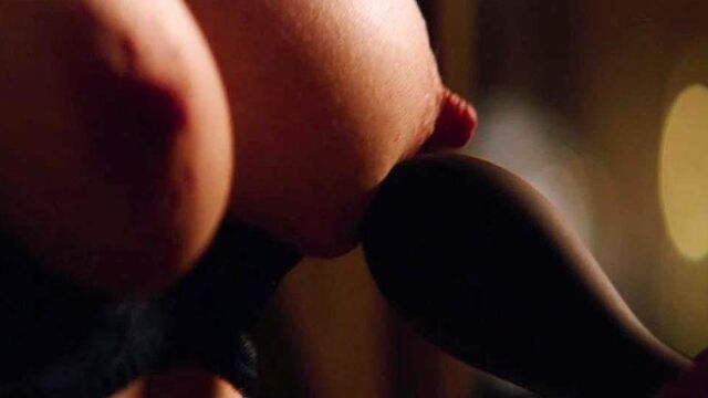 Соски Dakota Johnson - крупным планом на scandalplanetcom
