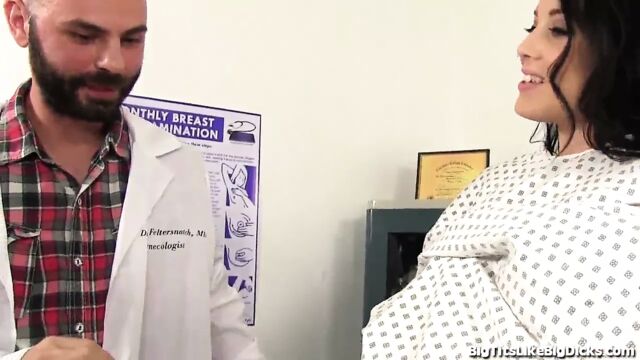 Осмотр груди становится хардкорным!