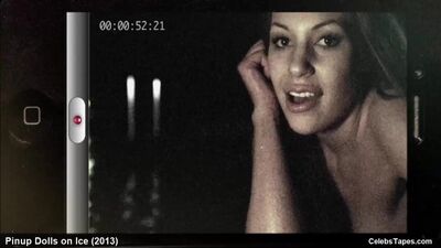 Emily Crighton, Ashley Laventure и Suzi Lorraine обнаженные, сцены