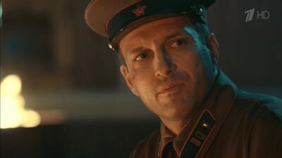 Евгений Воловенко читает стихи в фильме "По законам военного времени"