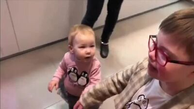 Ее зовут Эвелина, и у парня в костюме не было шансов