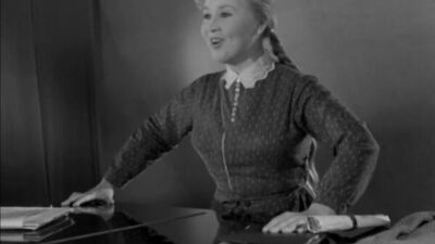 Екатерина Савинова - Вдоль по Питерской \ Ария Розины (Фрося Бурлакова из к\ф Приходите завтра, 1962)