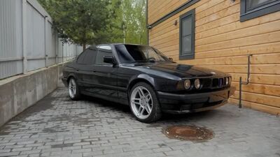 Авторы канала ПриветТачка купили BMW 5 E34 в жутком состоянии и восстановили для продажи за 1 рубль