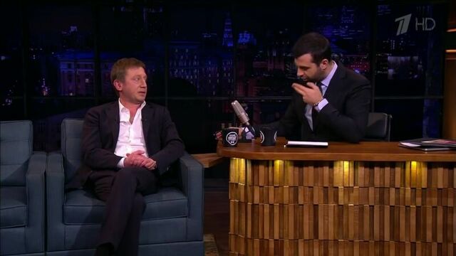 Актер сериала «Улицы разбитых фонарей» в программе «Вечерний Ургант» рассказал, как встретил медведя в Мончегорске.(03.04.2018)