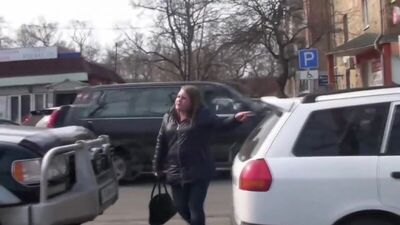 Активистов "СтопХама" во Владивостоке отпинали во время расклейки наклеек