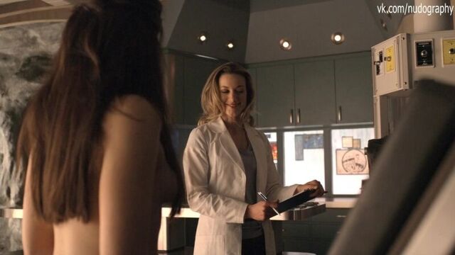 Анна Силк (Anna Silk) голая в сериале "Зов крови" (Lost Girl, 2010) - Сезон 1 / Серия 1 (s01e01)
