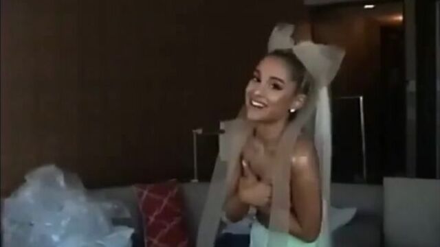 Ариана Гранде голая, Ariana Grande показала грудь, сиськи, попа, красотка, певица, актриса, hot +18