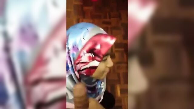 Nikmat bila awek bagi blowjob sambil senyum
