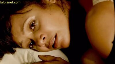 Thandie Newton трахается откровенно в мошенническом сериале