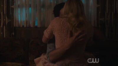 Ривердейл 2 сезон 12 серия (поцелуй Бэтти и Джагхеда) Ривердэйл Riverdale kiss Betty Jughead Bughead Багхед
