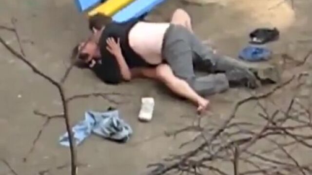 Бомжи трахаются в 5 у подъезда у лавочки ( hd 720 Домашнее порно Фильмы Anal Home Прон Минет Анал Проглотила Извращения )
