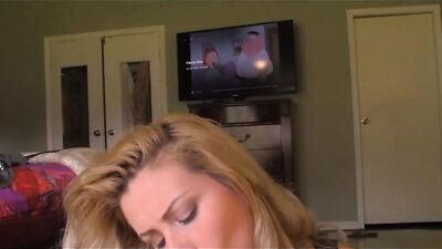 Мама пасынка дрочит в видео от первого лица, часть 1, Coco Vandi