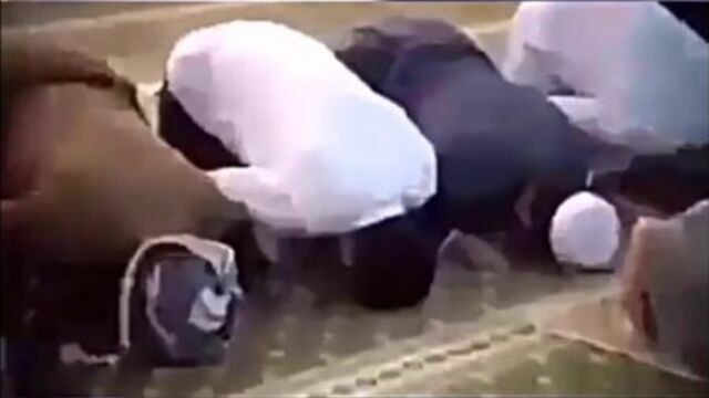 Брат умер во время намаза со слезами на глазах , АЛЛАХУ АКБАР!!!!!