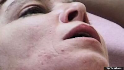 Выражения на лице женщины, которую трахают и делают минет