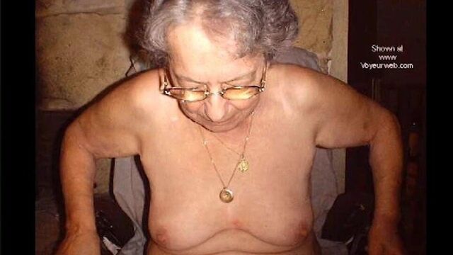 OmaFotze - фотографии возбужденных старых бабушек в любительском видео