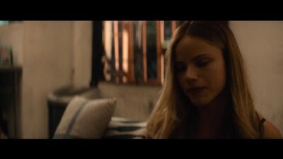 Хелстон Сейдж (Halston Sage) голая в фильме «People You May Know» (2017)