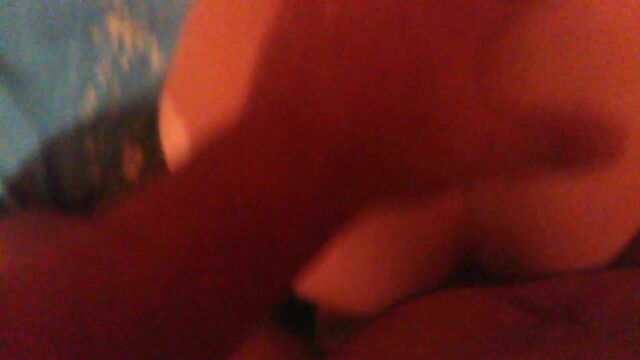V popky bolno