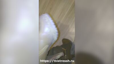ОБЛИЗЫВАЙ МОЙ КАБЛУК УНИЖЕНИЕ ОТ ГОСПОЖИ ФУТ-ФЕТИШ БУТ-ФЕТИШ ФЕМДОМ POV