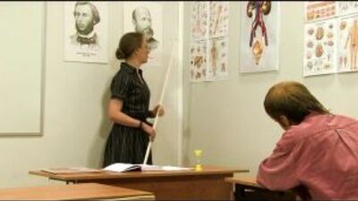 Училка показала манду ученику