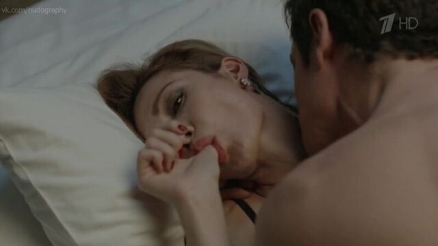 Секс с Евгенией Брик в сериале "Садовое кольцо" (2018) - Серия 2