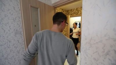 Молодая русская училка трахает ученика