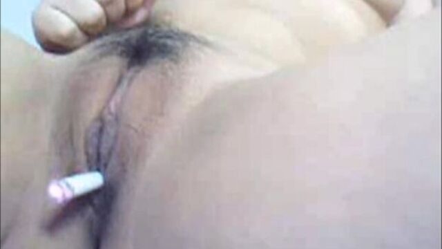 Азиатка курит сигарету пиздой и засовывает в нее апельсин Asian girl fucks herself by orange. Hardcore